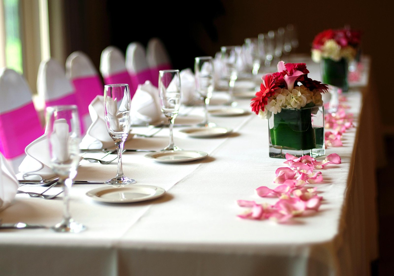 Manhattan Trestle Table